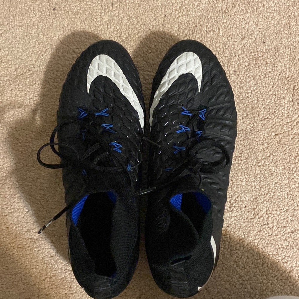 Women’s 8.5 Nike soccer cleats